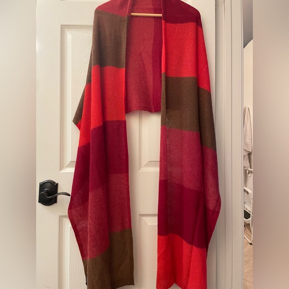 100% Cashmere Claudia Nichole Oversized Scarf/Wrap Reds NWT new! (96” x 23”) - Picture 3 of 7